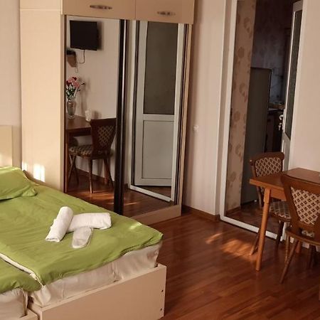 Tamara'S Apartament In Avlabari Tbilisi Eksteriør bilde
