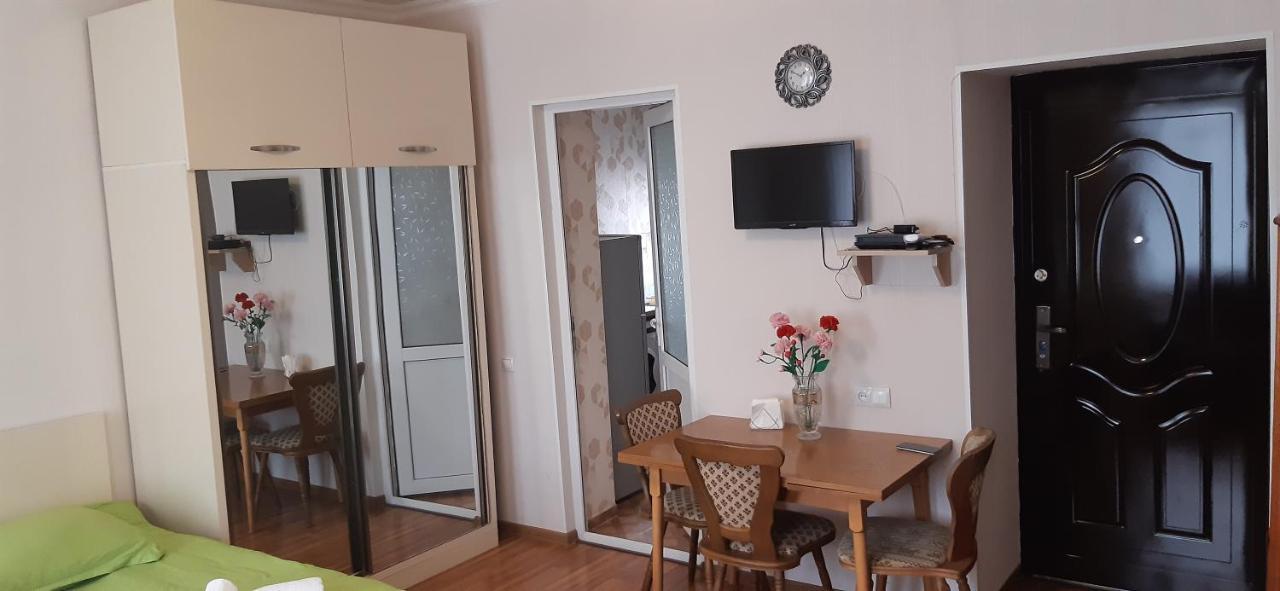 Tamara'S Apartament In Avlabari Tbilisi Eksteriør bilde